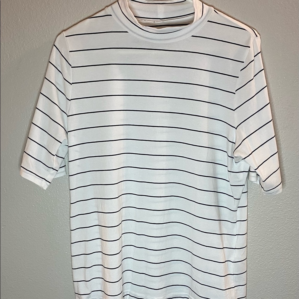 Banana Republic Timeless Mock Turtleneck tee- Size L